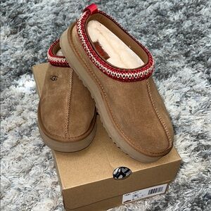 UGG Kids Tazz in Chestnut